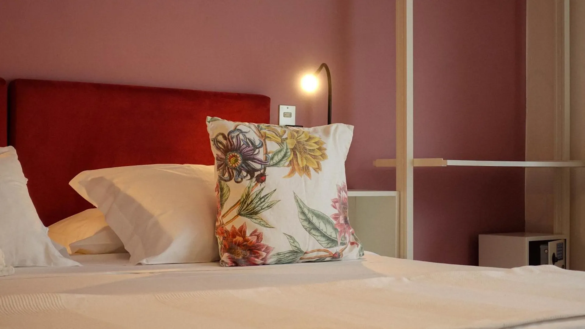 Hotel Peler Malcesine 2*,  Italy